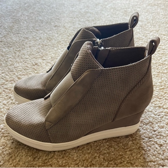 Faux suede wedge sneakers - Picture 3 of 4